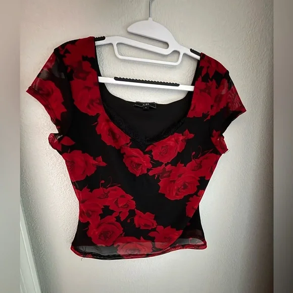 Vibe Red Rose and Black Blouse Top🌹🖤 - Picture 1 of 3